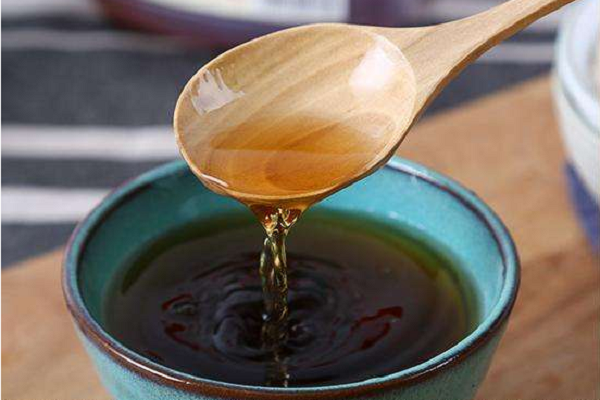 涼菜里可以放料酒嗎 炒菜什么時(shí)候放料酒 涼菜里可以放料酒嗎 炒菜什么時(shí)候放料酒