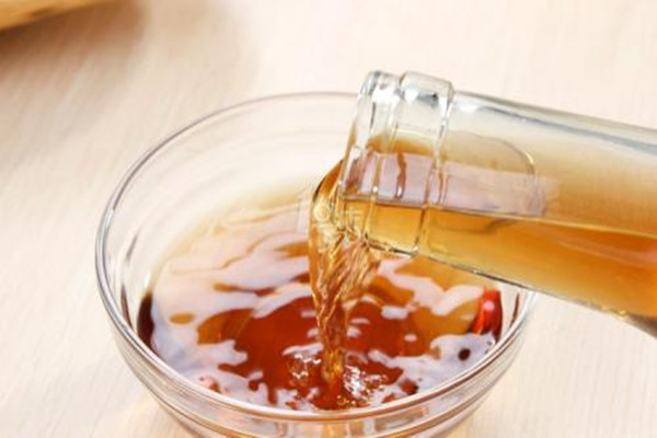 涼菜里可以放料酒嗎 炒菜什么時(shí)候放料酒 涼菜里可以放料酒嗎 炒菜什么時(shí)候放料酒