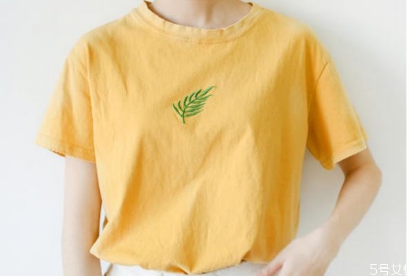 黃衛(wèi)衣搭什么顏色外套 黃色和什么顏色搭配好看 黃衛(wèi)衣搭什么顏色外套 黃色和什么顏色搭配好看