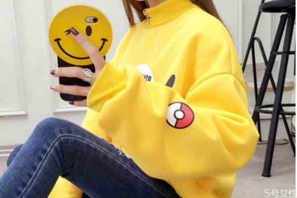 黃衛(wèi)衣搭什么顏色外套 黃色和什么顏色搭配好看 黃衛(wèi)衣搭什么顏色外套 黃色和什么顏色搭配好看