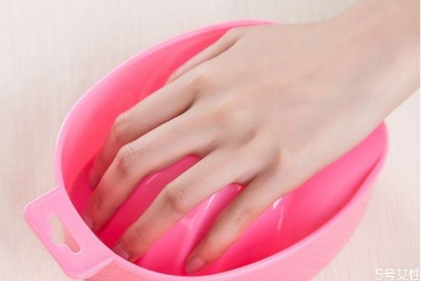 指甲油怎么卸 卸指甲油的方法有什么 指甲油怎么卸 卸指甲油的方法有什么