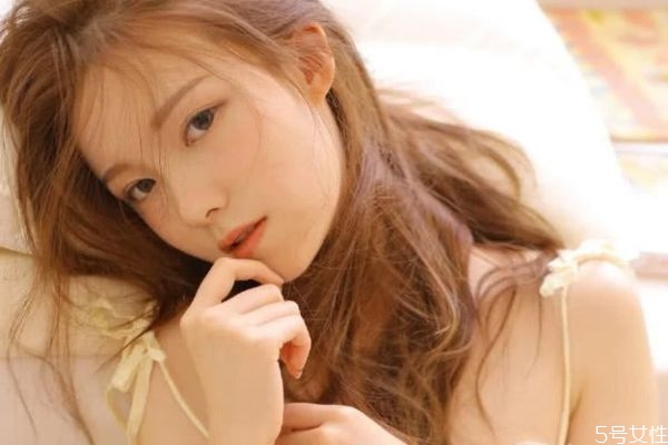 女生冷淡考驗一般多久 冷淡期和不愛了的區(qū)別 女生冷淡考驗一般多久 冷淡期和不愛了的區(qū)別