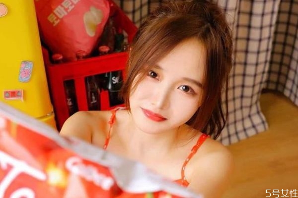 女生冷淡考驗一般多久 冷淡期和不愛了的區(qū)別 女生冷淡考驗一般多久 冷淡期和不愛了的區(qū)別