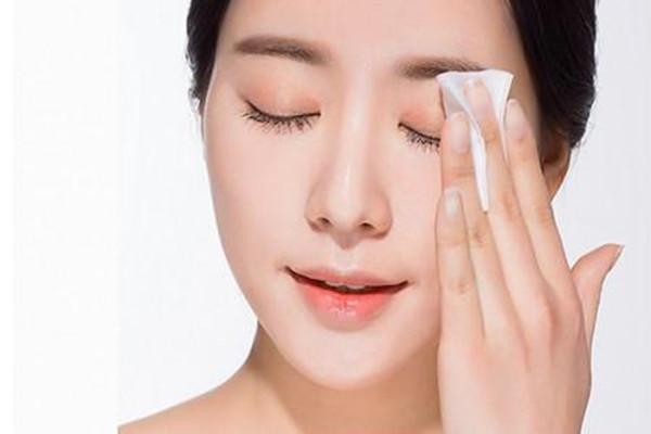 眼部卸妝步驟是什么 眼部怎樣卸妝才干凈 眼部卸妝步驟是什么 眼部怎樣卸妝才干凈