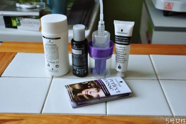 染發(fā)后為什么褪色 染發(fā)褪色如何預(yù)防 染發(fā)后為什么褪色 染發(fā)褪色如何預(yù)防