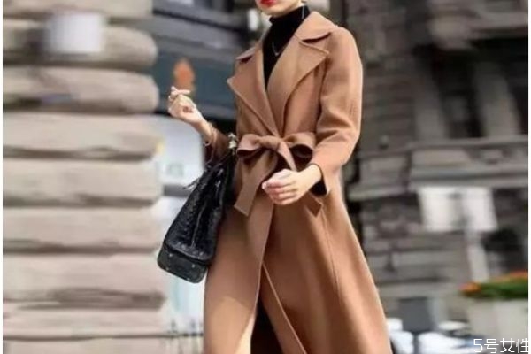 駝色適合什么年齡 駝色適合皮膚黃的人嗎 駝色適合什么年齡 駝色適合皮膚黃的人嗎