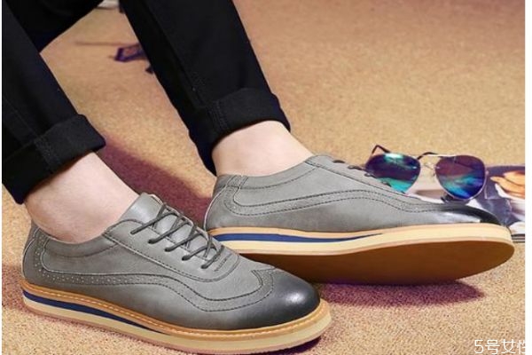 冬天可以穿運(yùn)動(dòng)鞋嗎 冬天運(yùn)動(dòng)鞋怎么搭配 冬天可以穿運(yùn)動(dòng)鞋嗎 冬天運(yùn)動(dòng)鞋怎么搭配