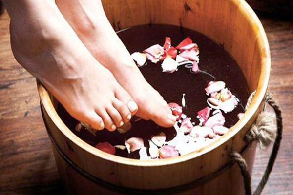 腿受寒的原因有哪些 腿受寒了怎么辦 腿受寒的原因有哪些 腿受寒了怎么辦