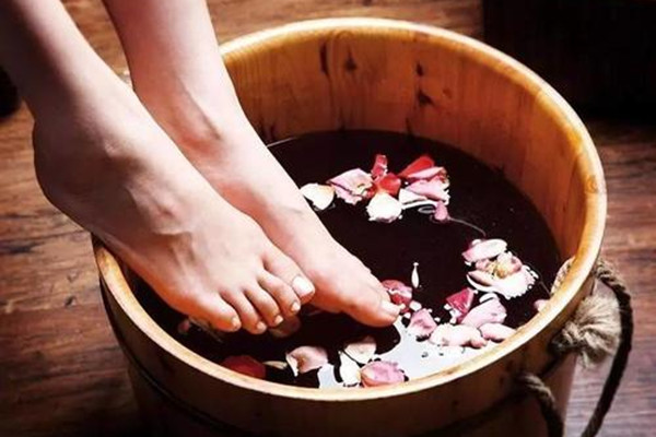 每天泡腳對身體有什么好處 每天熱水泡腳能祛濕氣嗎 每天泡腳對身體有什么好處 每天熱水泡腳能祛濕氣嗎
