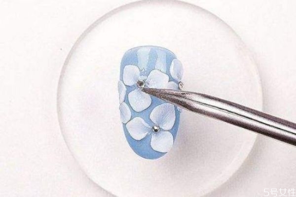 美甲雕花怎么做 美甲雕花筆具體做法 美甲雕花怎么做 美甲雕花筆具體做法