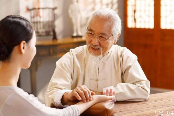 女人濕氣重有什么表現(xiàn) 女人濕氣重怎么調(diào)理 女人濕氣重有什么表現(xiàn) 女人濕氣重怎么調(diào)理