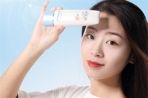 mistine防曬霜可以涂臉上嗎 mistine防曬霜用卸妝嗎 mistine防曬霜可以涂臉上嗎 mistine防曬霜用卸妝嗎