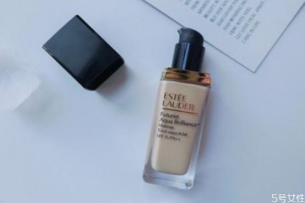 雅詩(shī)蘭黛沁水粉底液真假 雅詩(shī)蘭黛沁水粉底液好用嗎 雅詩(shī)蘭黛沁水粉底液真假 雅詩(shī)蘭黛沁水粉底液好用嗎