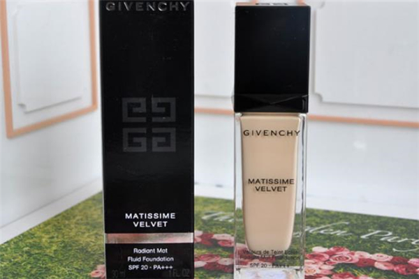 紀梵希絨霧啞光粉底液色號怎么選-有幾個色號