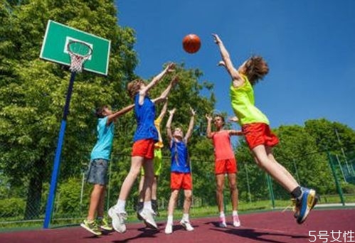 籃球最基本規(guī)則是什么 籃球三分線的起源 籃球最基本規(guī)則是什么 籃球三分線的起源