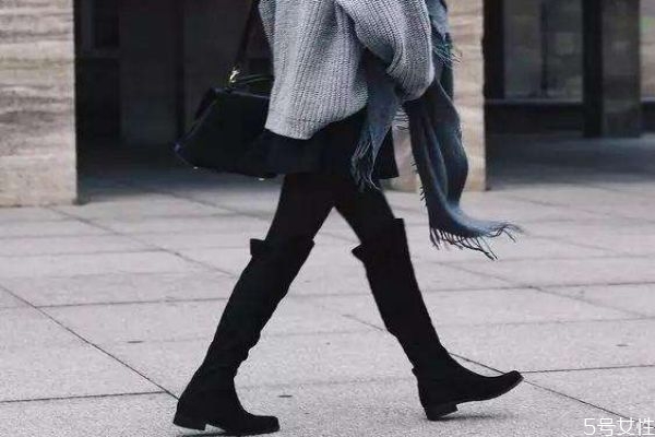 小個子女生適合穿長筒靴嗎 矮個子適合穿過膝靴嗎 小個子女生適合穿長筒靴嗎 矮個子適合穿過膝靴嗎
