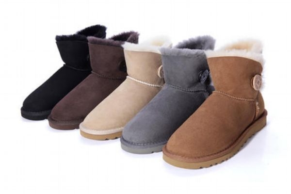 雪地靴上的油漬怎么去除 雪地靴油漬清理妙招 雪地靴上的油漬怎么去除 雪地靴油漬清理妙招