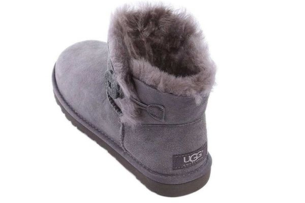 ugg雪地靴多少錢一雙 ugg雪地靴怎么清洗和保養(yǎng) ugg雪地靴多少錢一雙 ugg雪地靴怎么清洗和保養(yǎng)