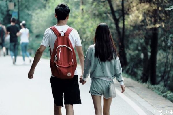 男生對女生有好感的表現(xiàn)有哪些 男生有好感的初期表現(xiàn) 男生對女生有好感的表現(xiàn)有哪些 男生有好感的初期表現(xiàn)