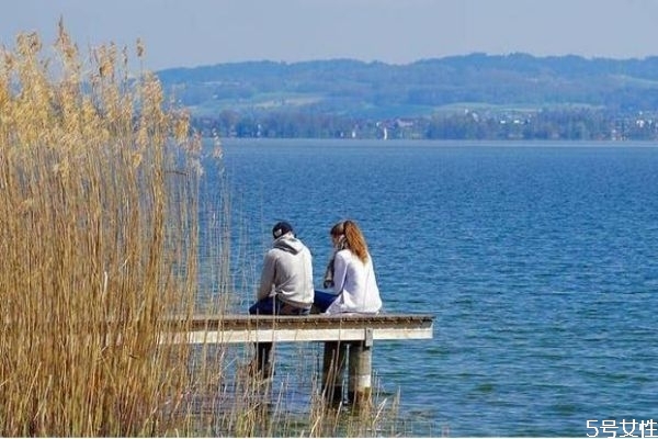 怎么試探男生喜不喜歡你 心理學(xué)判斷男生喜歡你 怎么試探男生喜不喜歡你 心理學(xué)判斷男生喜歡你