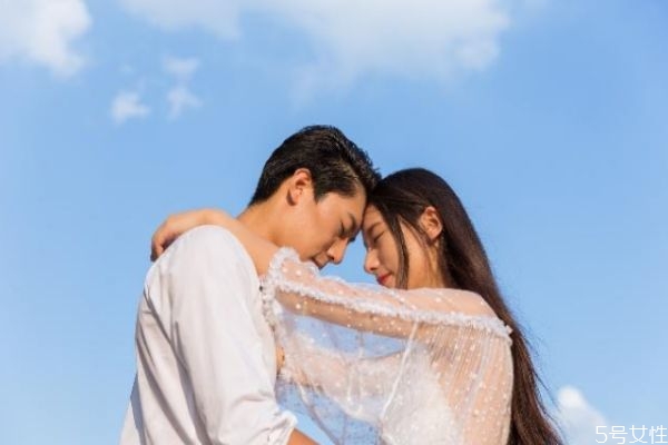 男生對女生有好感的表現(xiàn)有哪些 男生有好感的初期表現(xiàn) 男生對女生有好感的表現(xiàn)有哪些 男生有好感的初期表現(xiàn)