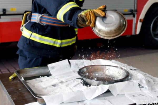 為什么酒精容易著火 預(yù)防酒精失火有什么注意 為什么酒精容易著火 預(yù)防酒精失火有什么注意