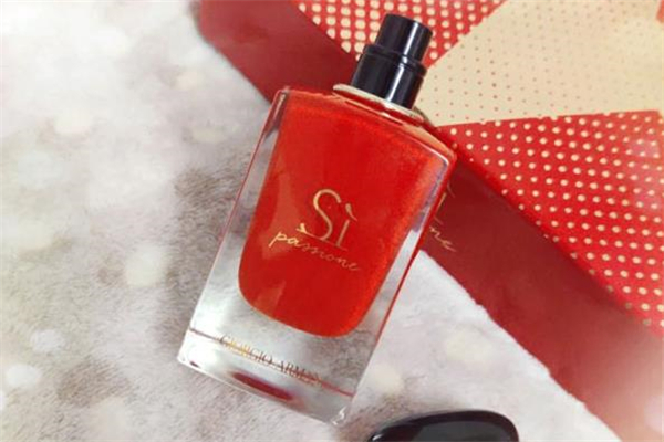 阿瑪尼紅色摯愛香水好聞嗎 阿瑪尼紅色摯愛適合什么季節(jié)用 阿瑪尼紅色摯愛香水好聞嗎 阿瑪尼紅色摯愛適合什么季節(jié)用