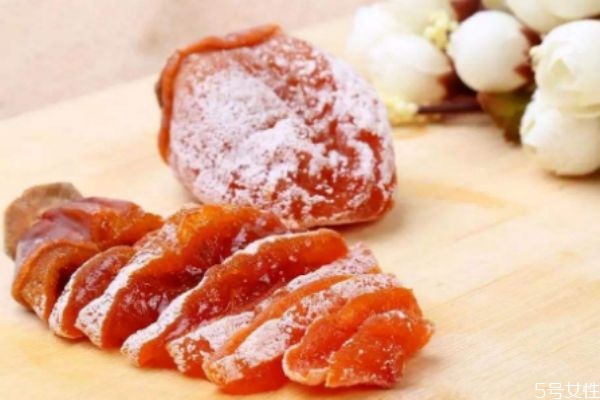 一天吃多少柿餅合適 什么時候吃柿餅好 一天吃多少柿餅合適 什么時候吃柿餅好