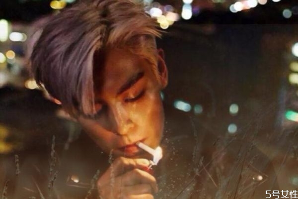 男生想引起你關(guān)注的表現(xiàn) 聊天態(tài)度看出他喜歡你 男生想引起你關(guān)注的表現(xiàn) 聊天態(tài)度看出他喜歡你