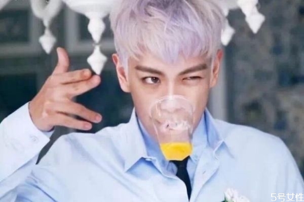 男生想引起你關(guān)注的表現(xiàn) 聊天態(tài)度看出他喜歡你 男生想引起你關(guān)注的表現(xiàn) 聊天態(tài)度看出他喜歡你