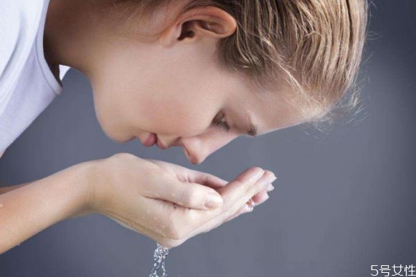 美白的洗面奶真的能美白嗎 洗面奶真能美白嗎 美白的洗面奶真的能美白嗎 洗面奶真能美白嗎