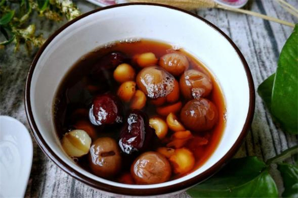 桂圓紅棗湯的做法 桂圓紅棗湯適合什么時候喝 桂圓紅棗湯的做法 桂圓紅棗湯適合什么時候喝