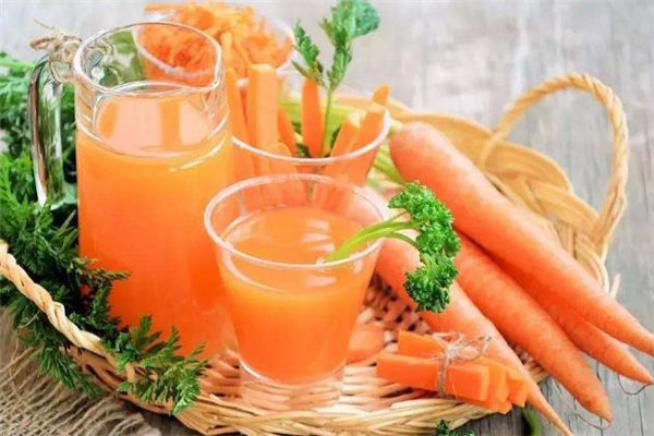 榨胡蘿卜汁要加水嗎 胡蘿卜汁是喝生的嗎 榨胡蘿卜汁要加水嗎 胡蘿卜汁是喝生的嗎