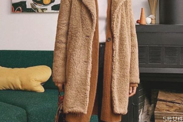 搖粒絨和羊羔絨哪個(gè)暖和 搖粒絨可以在幾度穿