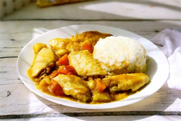 咖喱雞翅的做法 咖喱雞翅可以加土豆嗎 咖喱雞翅的做法 咖喱雞翅可以加土豆嗎