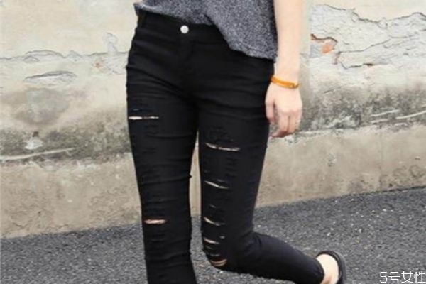 黑色牛仔褲怎么洗不掉色 牛仔褲嚴(yán)重掉色怎么辦 黑色牛仔褲怎么洗不掉色 牛仔褲嚴(yán)重掉色怎么辦