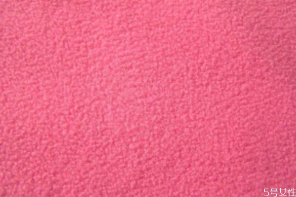 搖粒絨和羊羔絨哪個(gè)暖和 搖粒絨可以在幾度穿