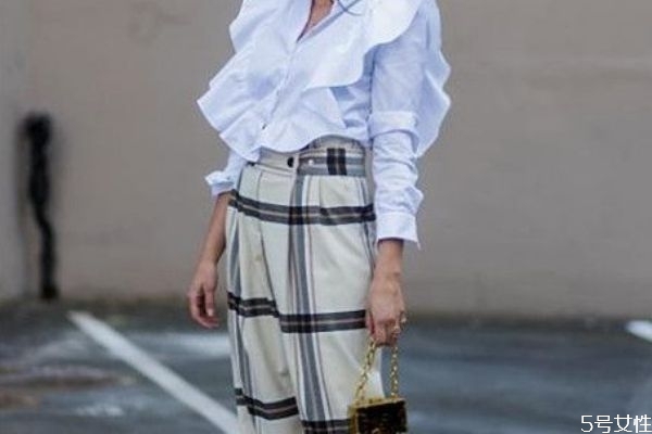 格紋褲配什么上衣 格紋褲子搭配 格紋褲配什么上衣 格紋褲子搭配