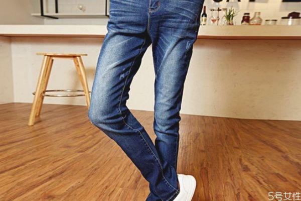 丹寧褲就是牛仔褲嗎 丹寧褲和牛仔褲的區(qū)別 丹寧褲就是牛仔褲嗎 丹寧褲和牛仔褲的區(qū)別