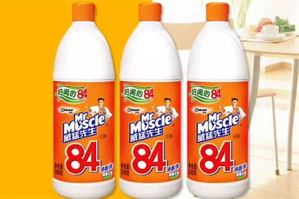 84消毒液能和酒精一起用嗎 84消毒液能?chē)娫诖采蠁? alt=