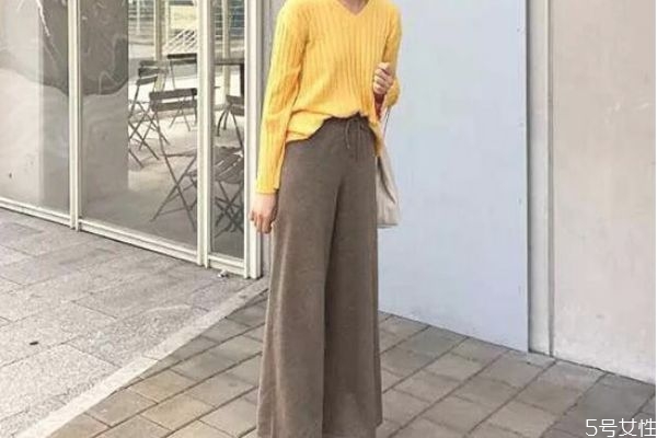 拖地褲配什么上衣外套 拖地褲搭配什么外套 拖地褲配什么上衣外套 拖地褲搭配什么外套