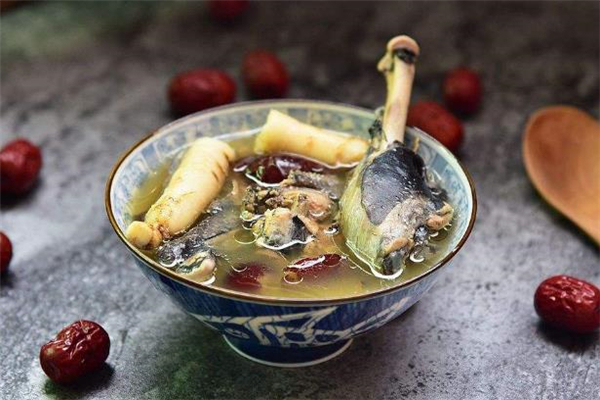 烏雞湯有酸味還能喝嗎 烏雞湯為什么有酸味 烏雞湯有酸味還能喝嗎 烏雞湯為什么有酸味