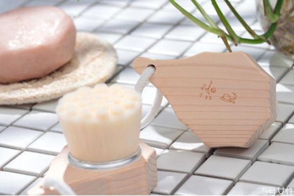 洗臉撲可以刷碗嗎 洗臉撲能用開水燙嗎 洗臉撲可以刷碗嗎 洗臉撲能用開水燙嗎