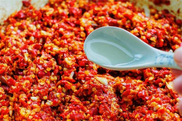 做蒜蓉辣椒醬需要炒嗎 做蒜蓉辣椒醬放多少鹽 做蒜蓉辣椒醬需要炒嗎 做蒜蓉辣椒醬放多少鹽