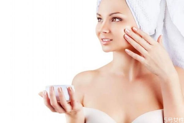 早上晚上都要護膚嗎 早晚都護膚的好處 早上晚上都要護膚嗎 早晚都護膚的好處