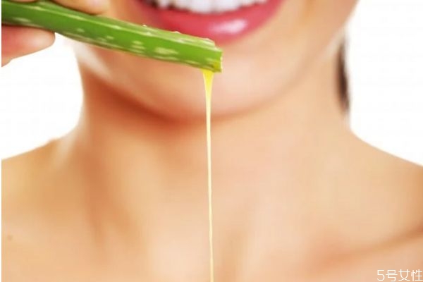 用了蘆薈膠臉刺痛是怎么回事 涂了蘆薈膠臉有點(diǎn)刺痛 用了蘆薈膠臉刺痛是怎么回事 涂了蘆薈膠臉有點(diǎn)刺痛