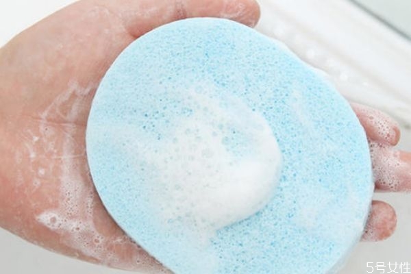 洗臉要用洗臉撲嗎 洗臉撲有用嗎 洗臉要用洗臉撲嗎 洗臉撲有用嗎