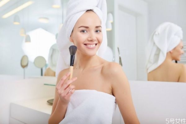 用了水乳臉部刺痛 摸水乳臉上有刺痛感 用了水乳臉部刺痛 摸水乳臉上有刺痛感