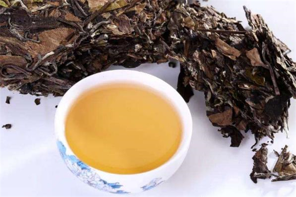 老白茶每天喝多少合適 老白茶什么人不能喝 老白茶每天喝多少合適 老白茶什么人不能喝