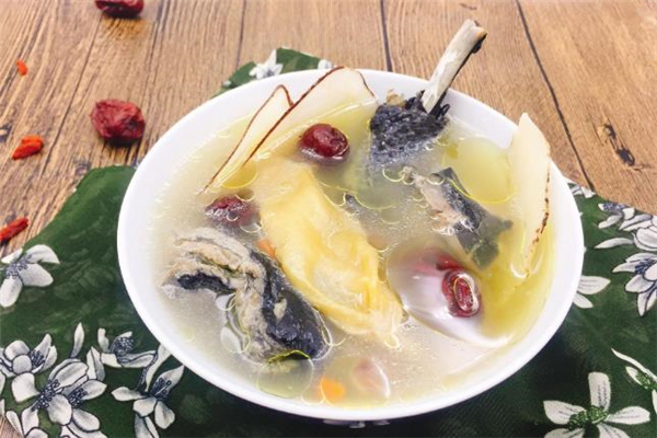 烏雞花膠湯用什么鍋燉最好 烏雞花膠湯感冒可以喝嗎 烏雞花膠湯用什么鍋燉最好 烏雞花膠湯感冒可以喝嗎